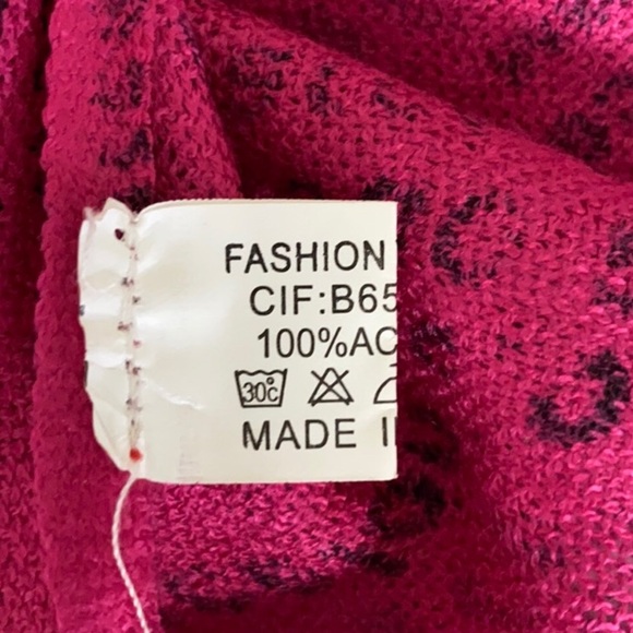 Vintage Black/Pink Women’s Barcelona Theme Scarf - Picture 5 of 6